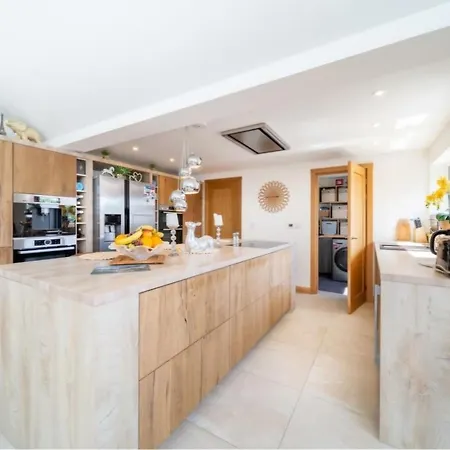 Cornwall Sunray Palm - Gannel River Views, Close To Boating Lake, Pentire & Fistral Beach, Newquay Centre, Private Location Villa