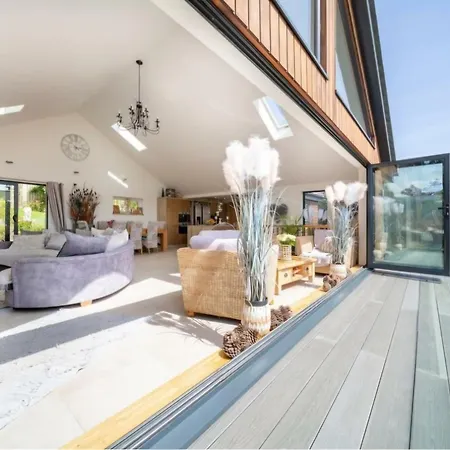 Cornwall Sunray Palm - Gannel River Views, Close To Boating Lake, Pentire & Fistral Beach, Newquay Centre, Private Location * New Quay