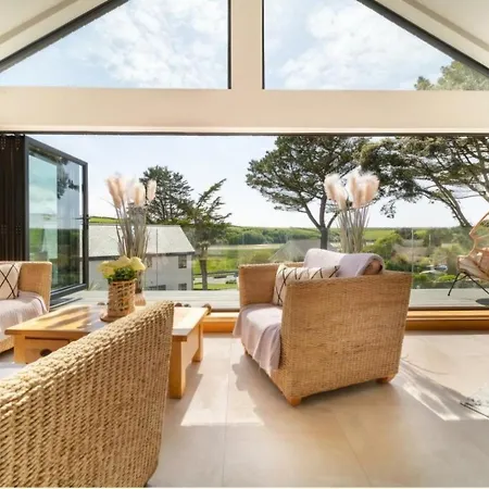 Cornwall Sunray Palm - Gannel River Views, Close To Boating Lake, Pentire & Fistral Beach, Newquay Centre, Private Location